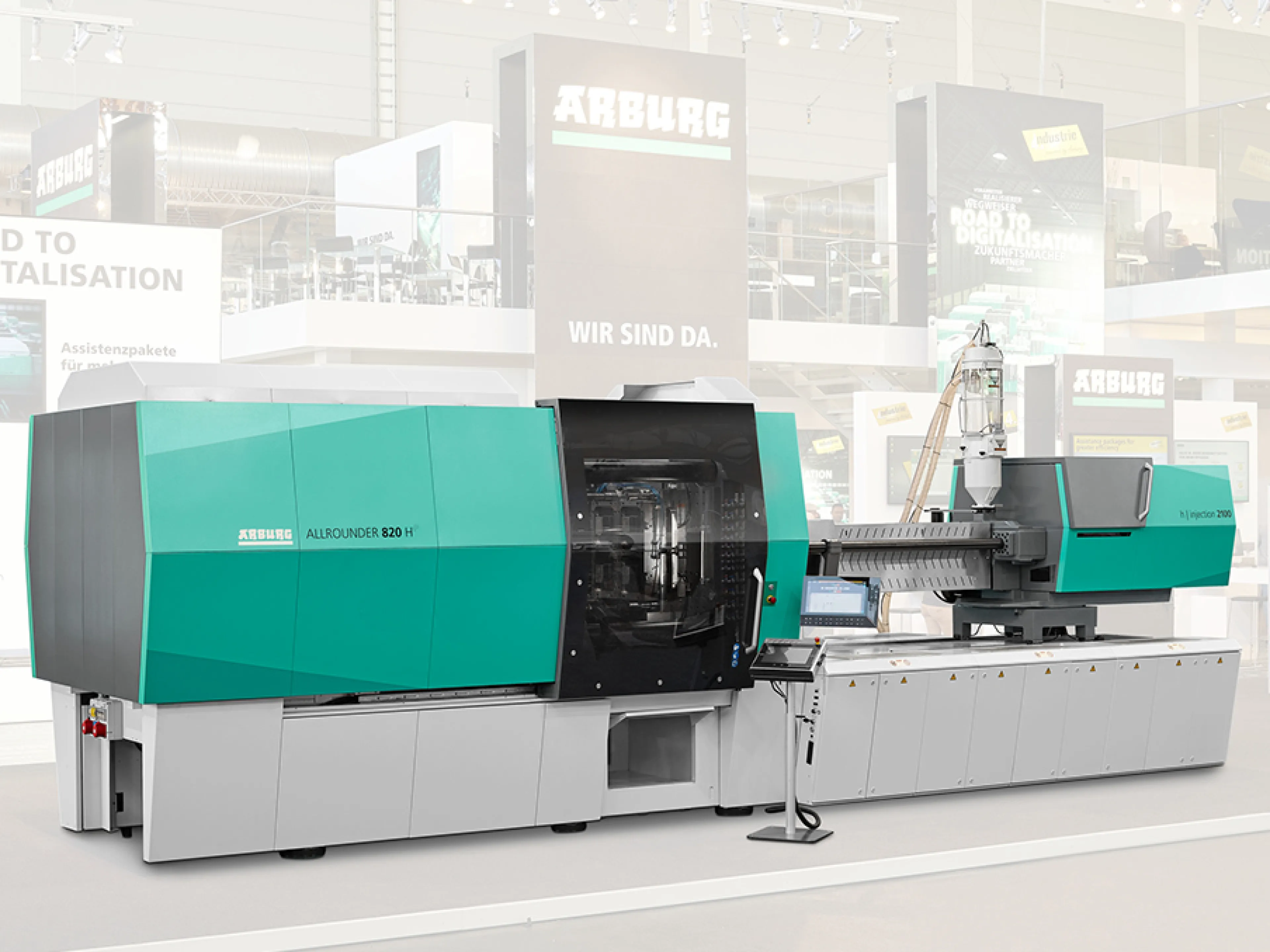 Die hybriden Allrounder Hidrive in Packaging-Ausführung sind gezielt für die produktionseffiziente Fertigung von Verpackungsartikeln ausgelegt. Die Turnkey-Anlage rund um einen hybriden Allrounder produziert IML-Becher, Bild: Arburg Die hybriden Allrounder Hidrive in Packaging-Ausführung sind gezielt für die produktionseffiziente Fertigung von Verpackungsartikeln ausgelegt. Die Turnkey-Spritzgießmaschine rund um einen hybriden Allrounder produziert IML-Becher