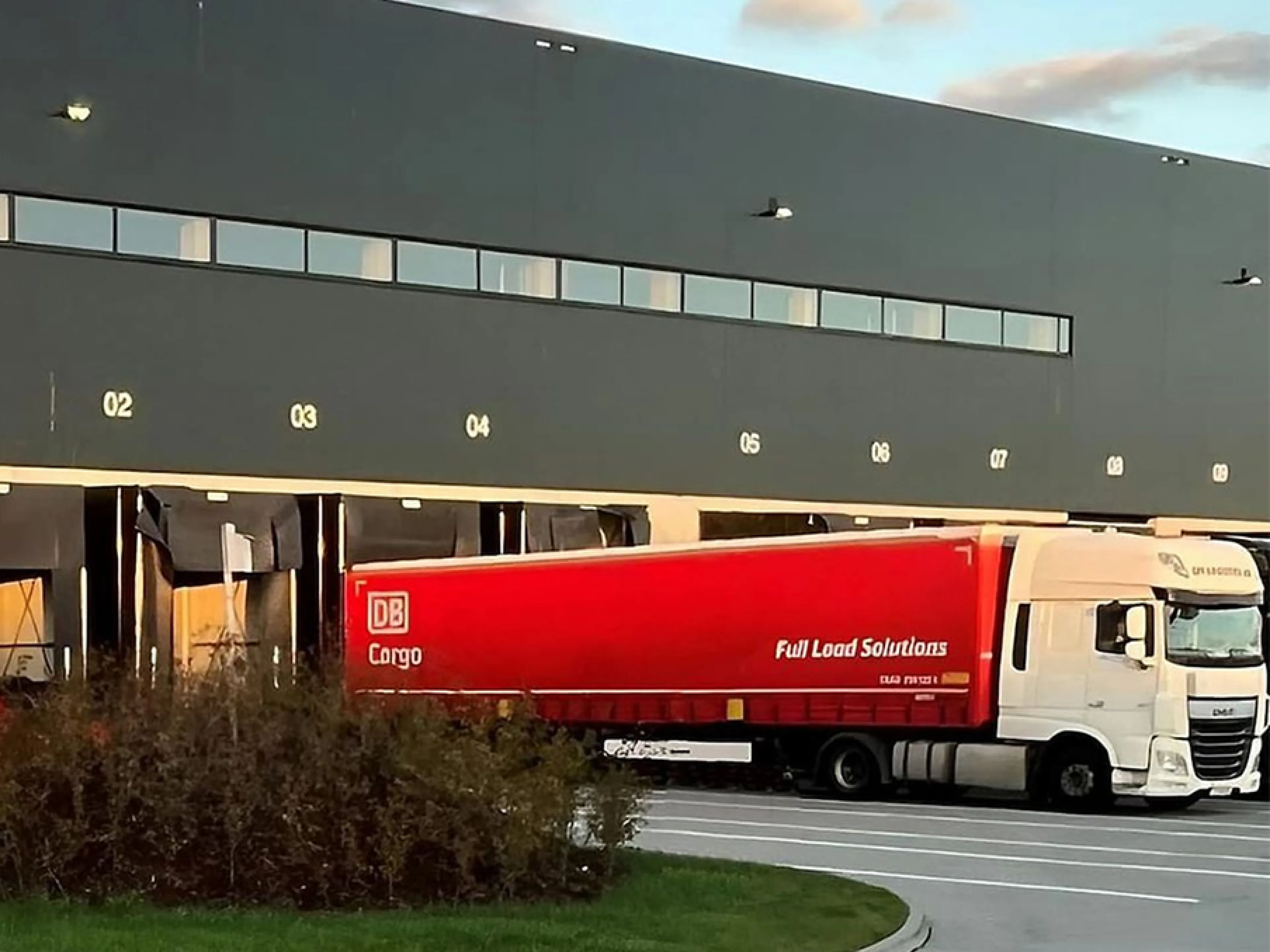 DB Cargo BTT und Covestro kooperieren für einen nachhaltigeren Chemiekalientransport nach Polen