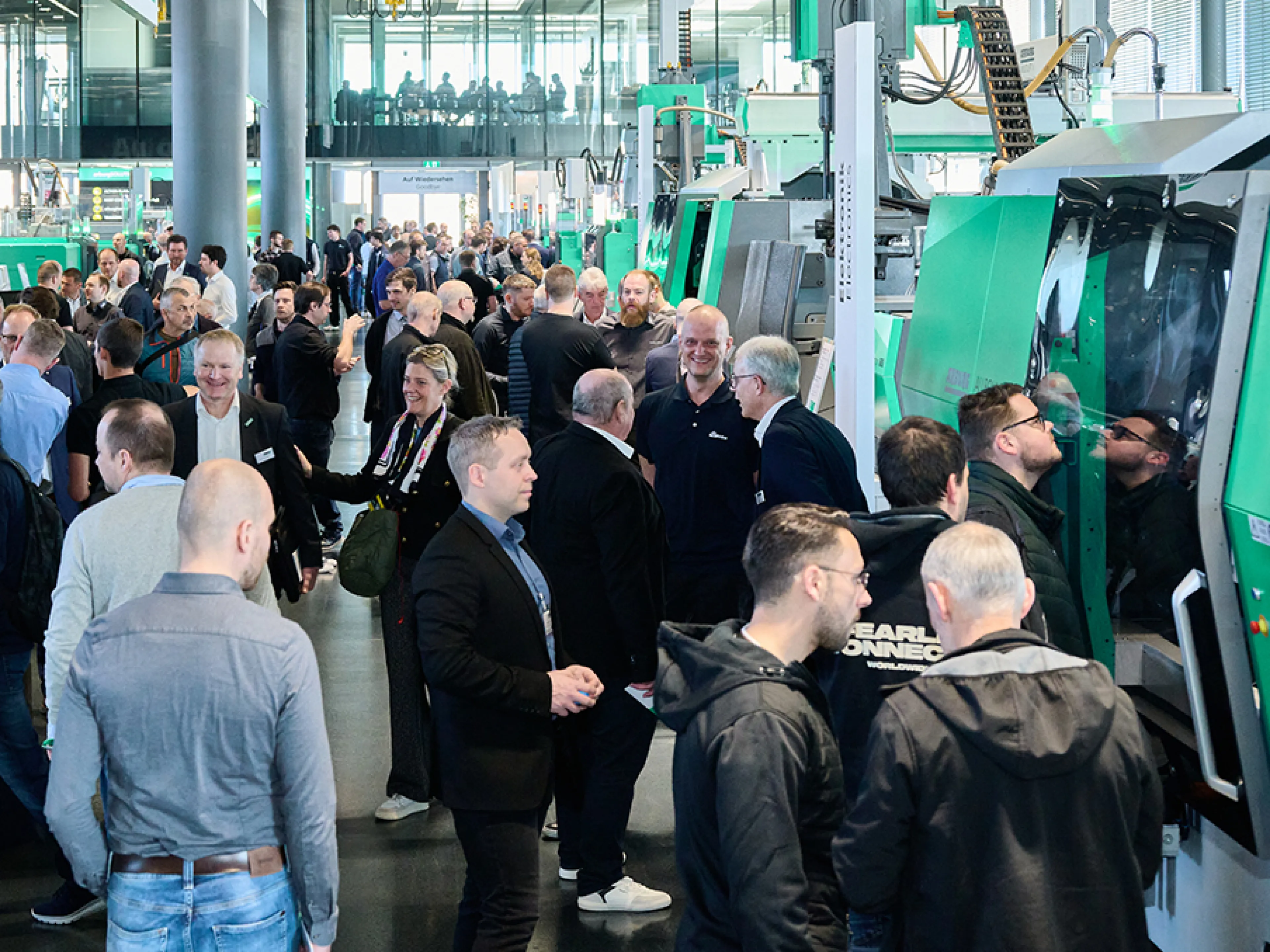 Volles Haus: Rund 4.000 Kunden nutzten die Arburg Technologie-Tage 2025, um sich umfassend zu allen Themen rund um die Kunststoffverarbeitung zu informieren.