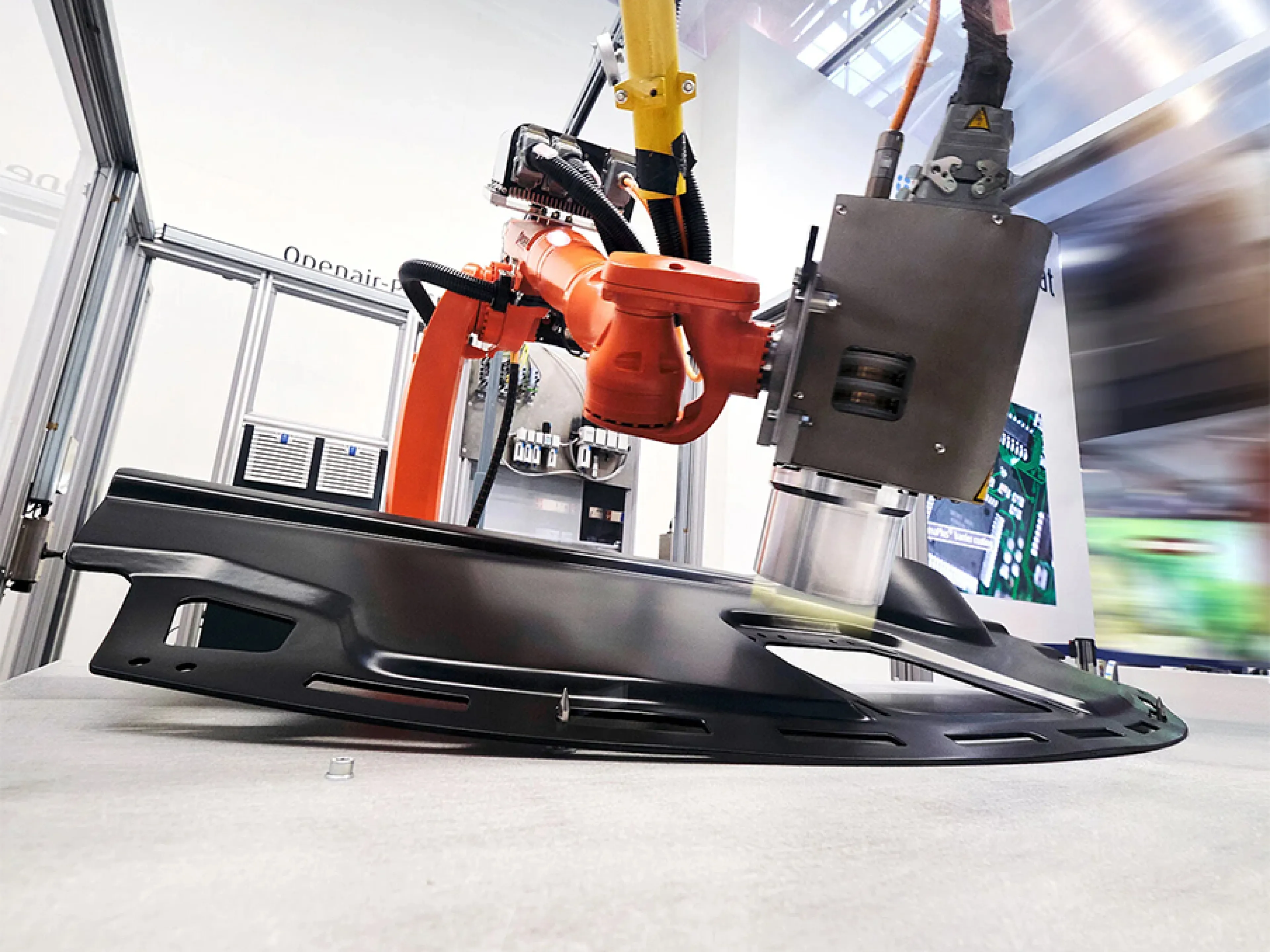 Plasmatechnologie sorgt bei Komponenten, die in der Automobilindustrie eingesetzt werden, beispielsweise für langzeitbeständige Haftung und bietet zuverlässigen Schutz vor Eindringen von Feuchtigkeit