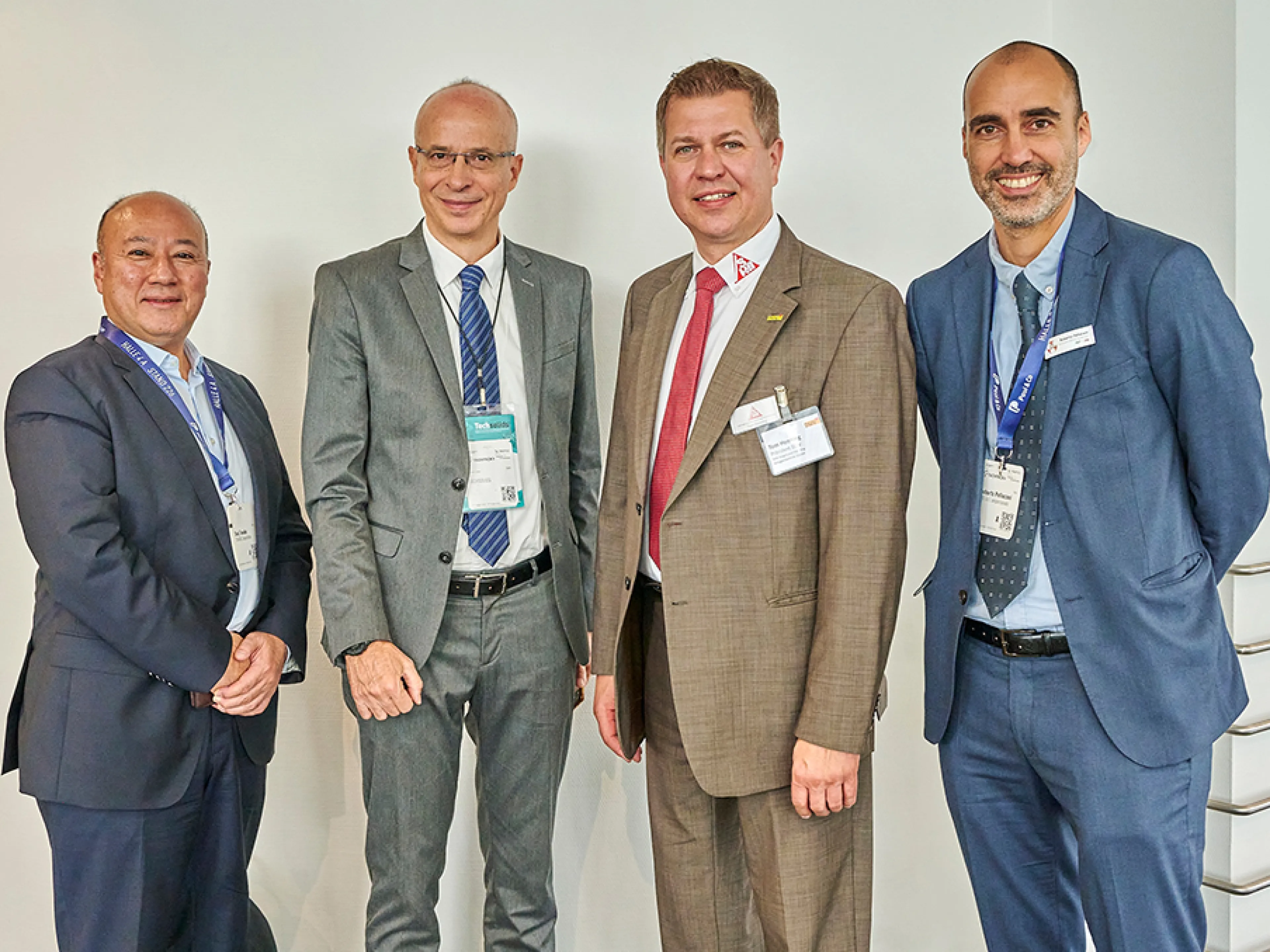 v.l.n.r.: Beim Verbandstreffen von DSIV, APPIE und Techsolids im Rahmen der Powtech sprachen Daiji Tanabe, Ferran Simón, Tom Henning und Roberto Pellacani über internationale Initiativen