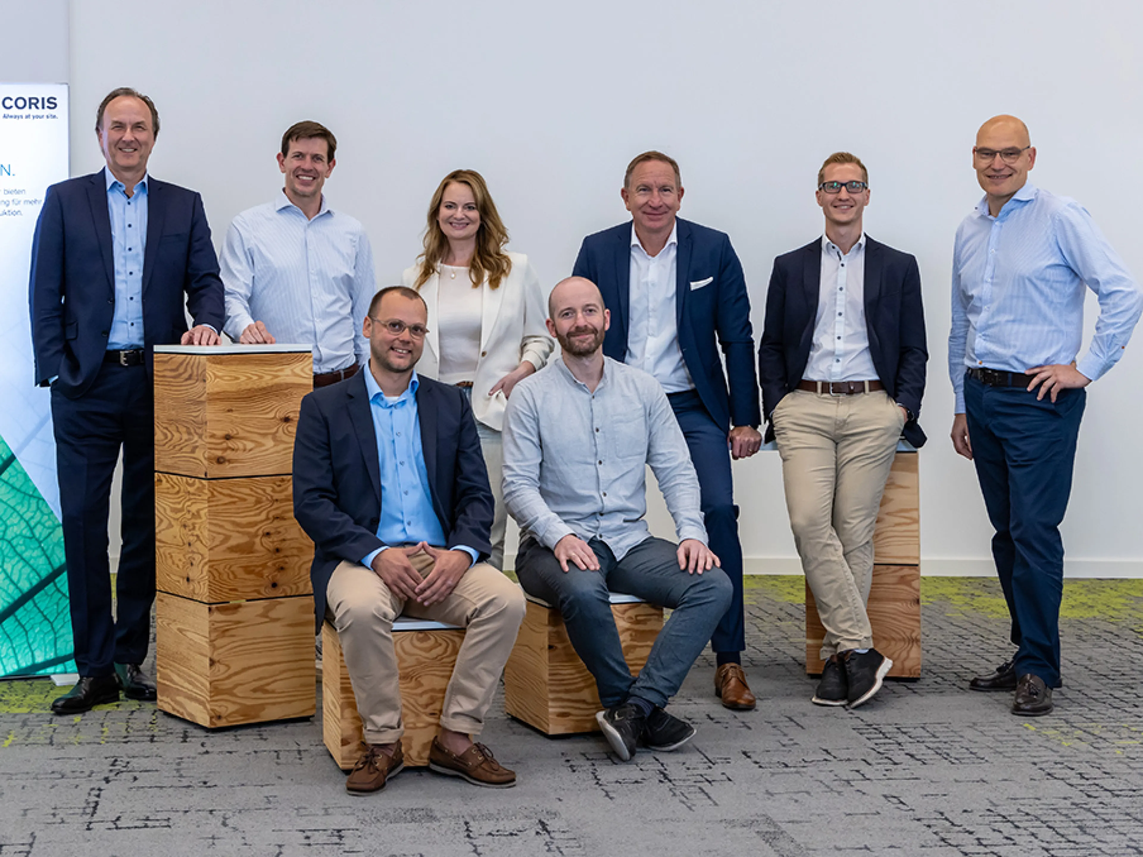 Bringen gemeinsam die Kreislaufwirtschaft voran: v.l.n.r. stehend: Ralf Müller (Yncoris), Benjamin Rump (Matterr), Melanie Hackler (Matterr), Christoph Kappenhagen (Yncoris), Jan Rückold (Matterr), Pierre Kramer (Yncoris), links unten: Sebastian Trunk (Yncoris), Clemens Müller (Matterr)