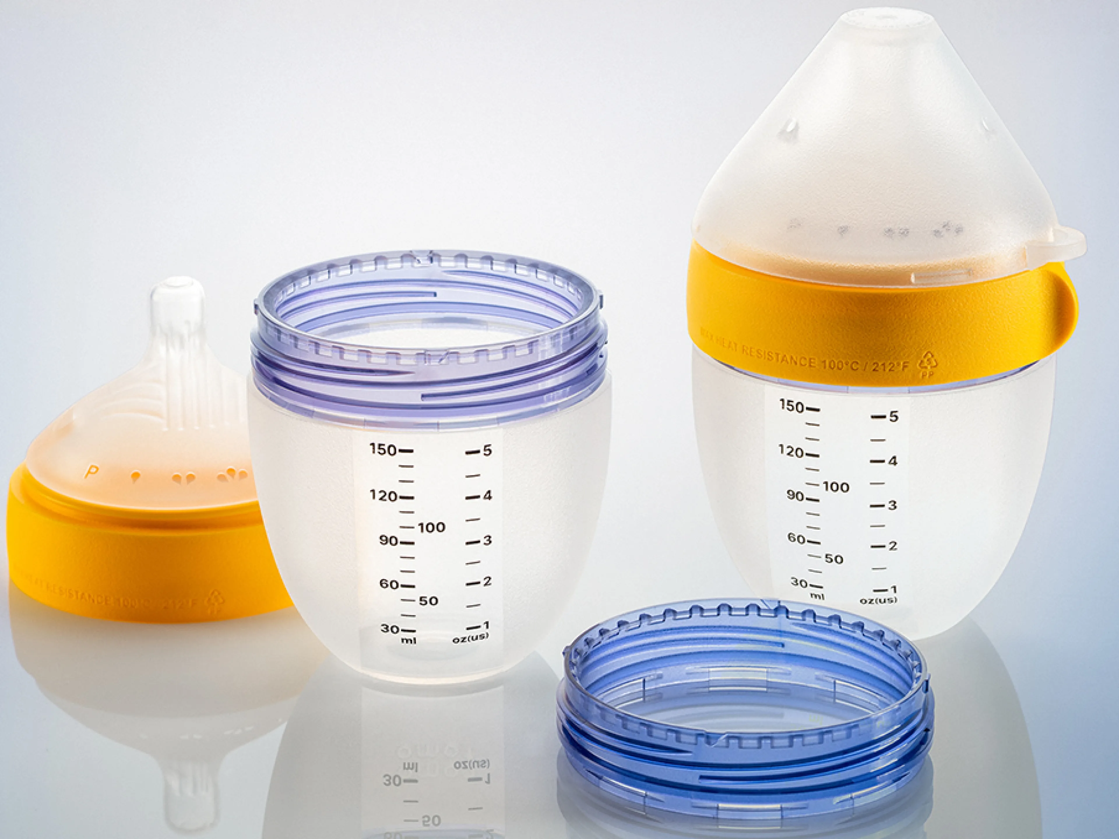 Der umspritzte Ring im Silikonkörper der neuen Babyflasche von Comotomo besteht aus dem BASF-Polyphenylsulfon Ultrason P 2010, eingefärbt mit einem spezifischen Blau aus dem Colorant Chromatics-Sortiment von Avient