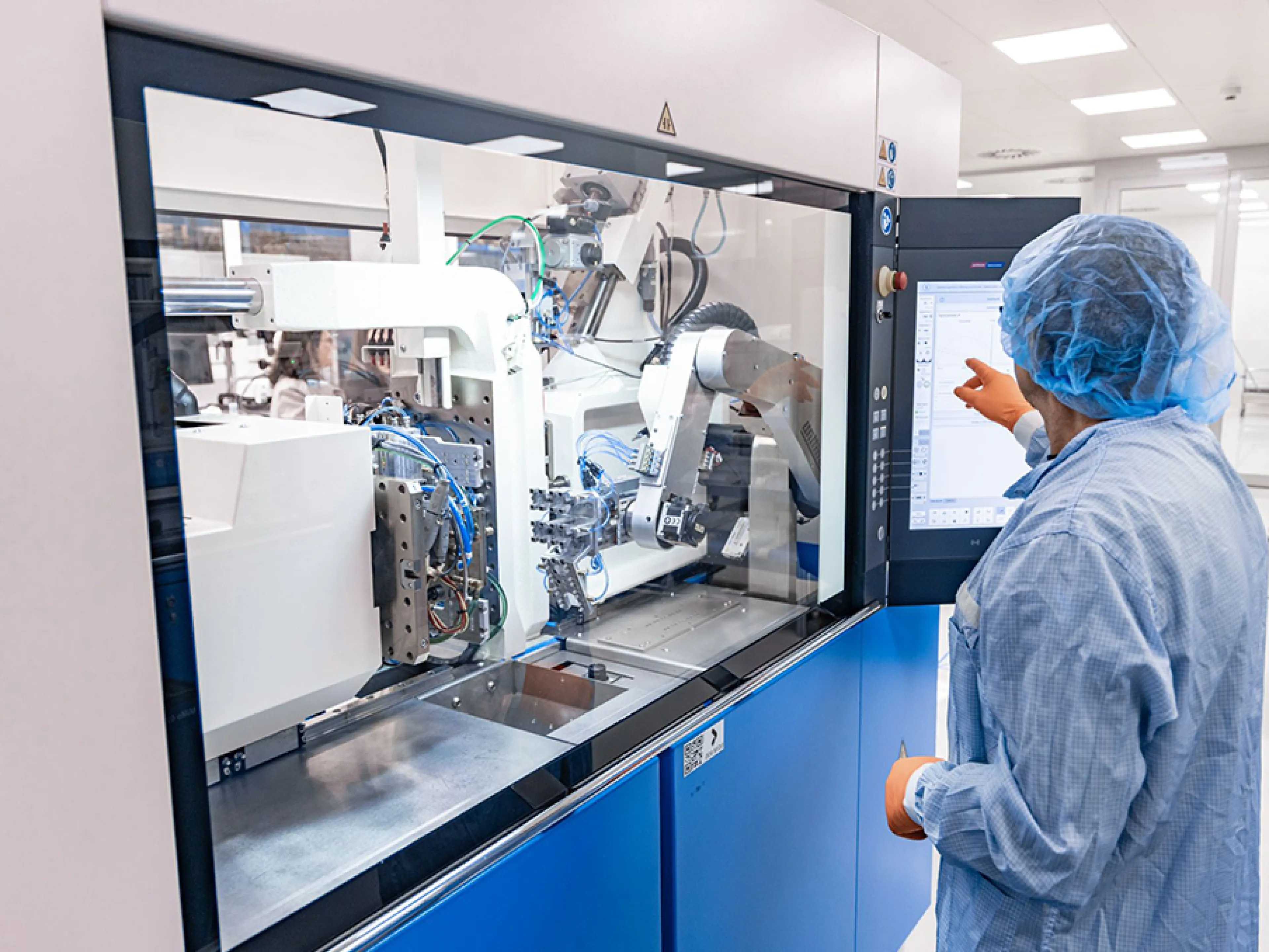 Die „MicroPower“ ist nicht nur Spritzgießmaschine für Mikrospritzguss, sondern eine komplette Produktionszelle. Sie vereint alle Prozesskomponenten auf äußerst kompaktem Raum