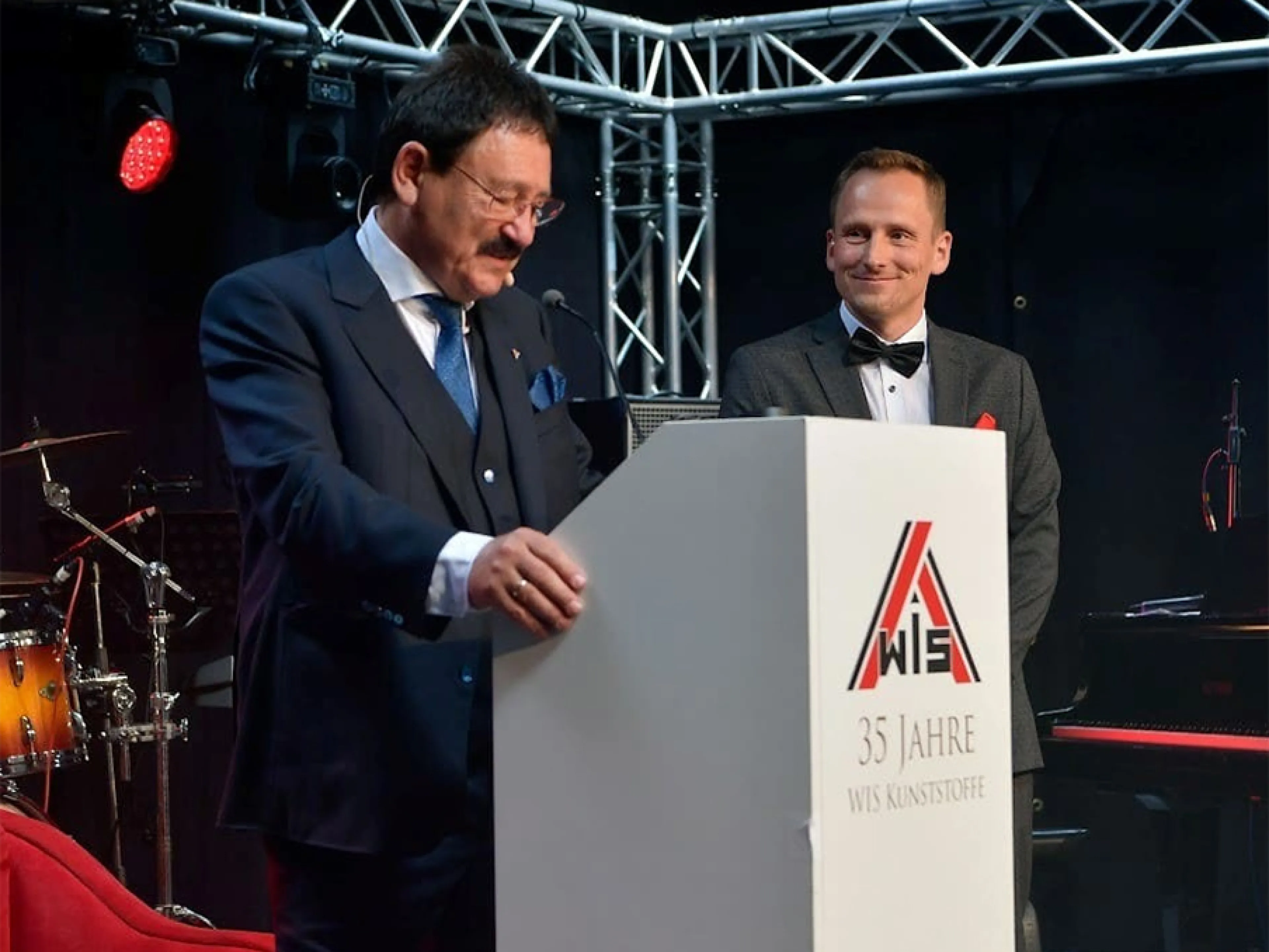 Siegmar Römhild (li.) mit Sohn Daniel (re.) bei der Übergabe des Staffelstabes