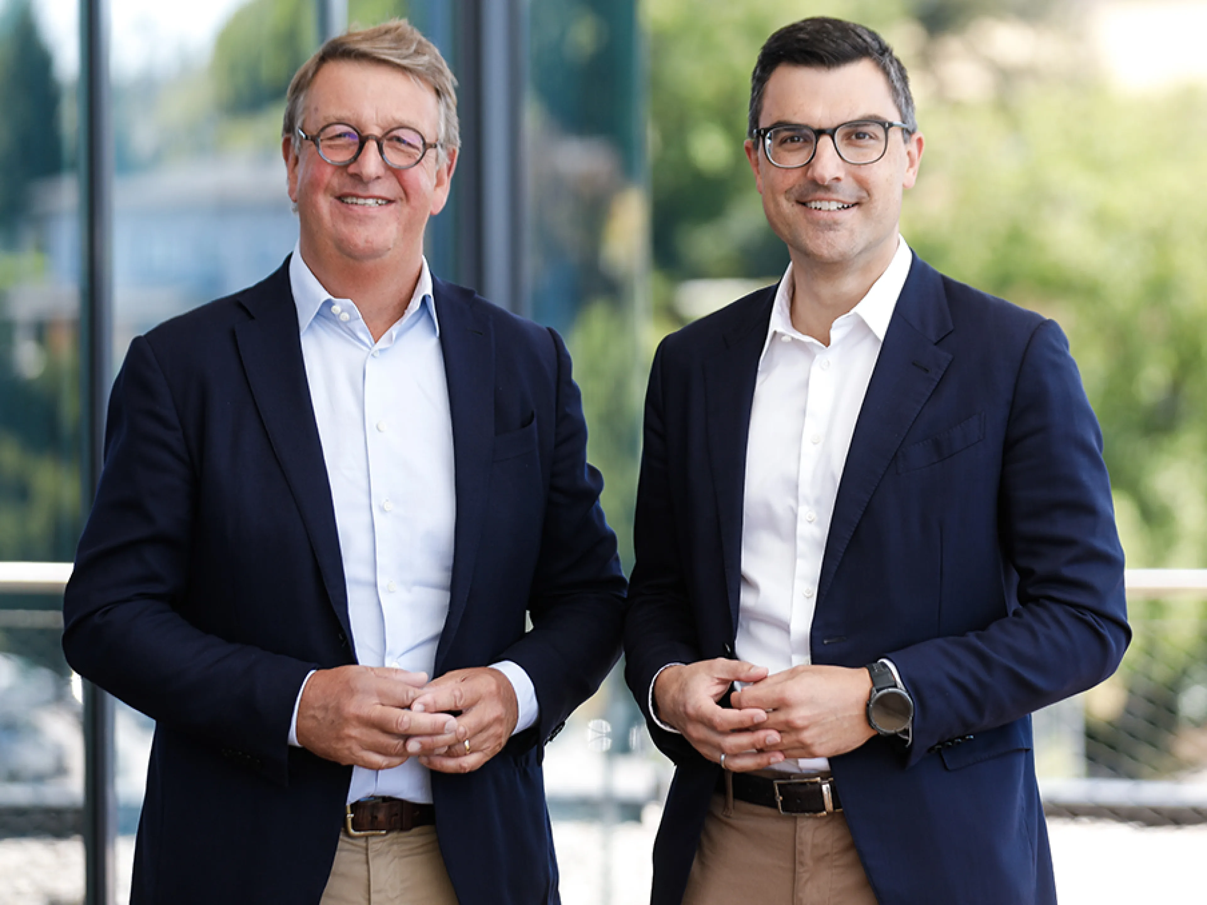 Der Beginn einer starken Partnerschaft: Korbinian Kiesl (li.), Präsident und CEO von Billion, und Stefan Engleder (re.), CEO der Engel Gruppe, freuen sich auf die gemeinsame Zukunft
