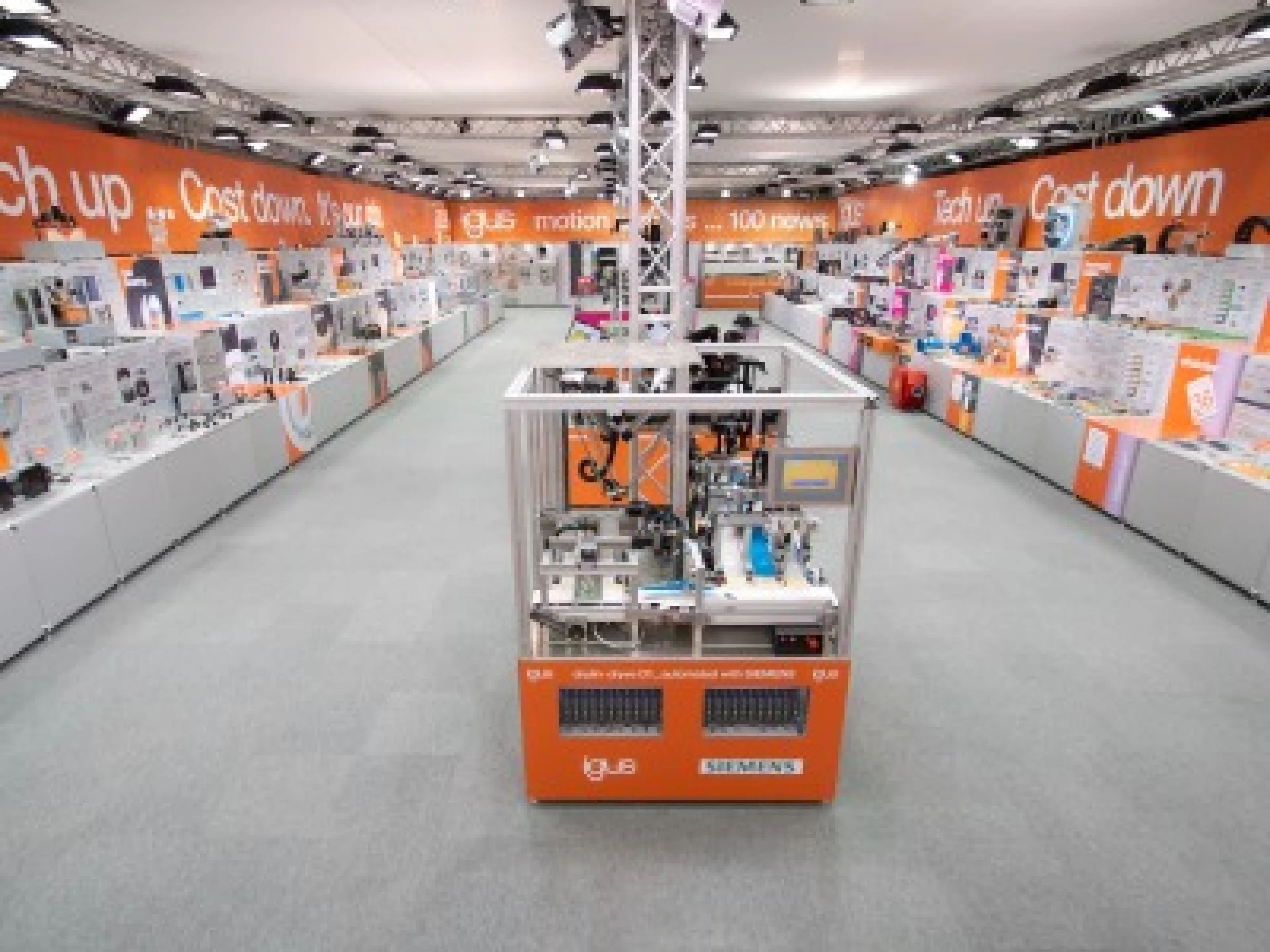 Virtueller Rundgang über den Igus Messestand