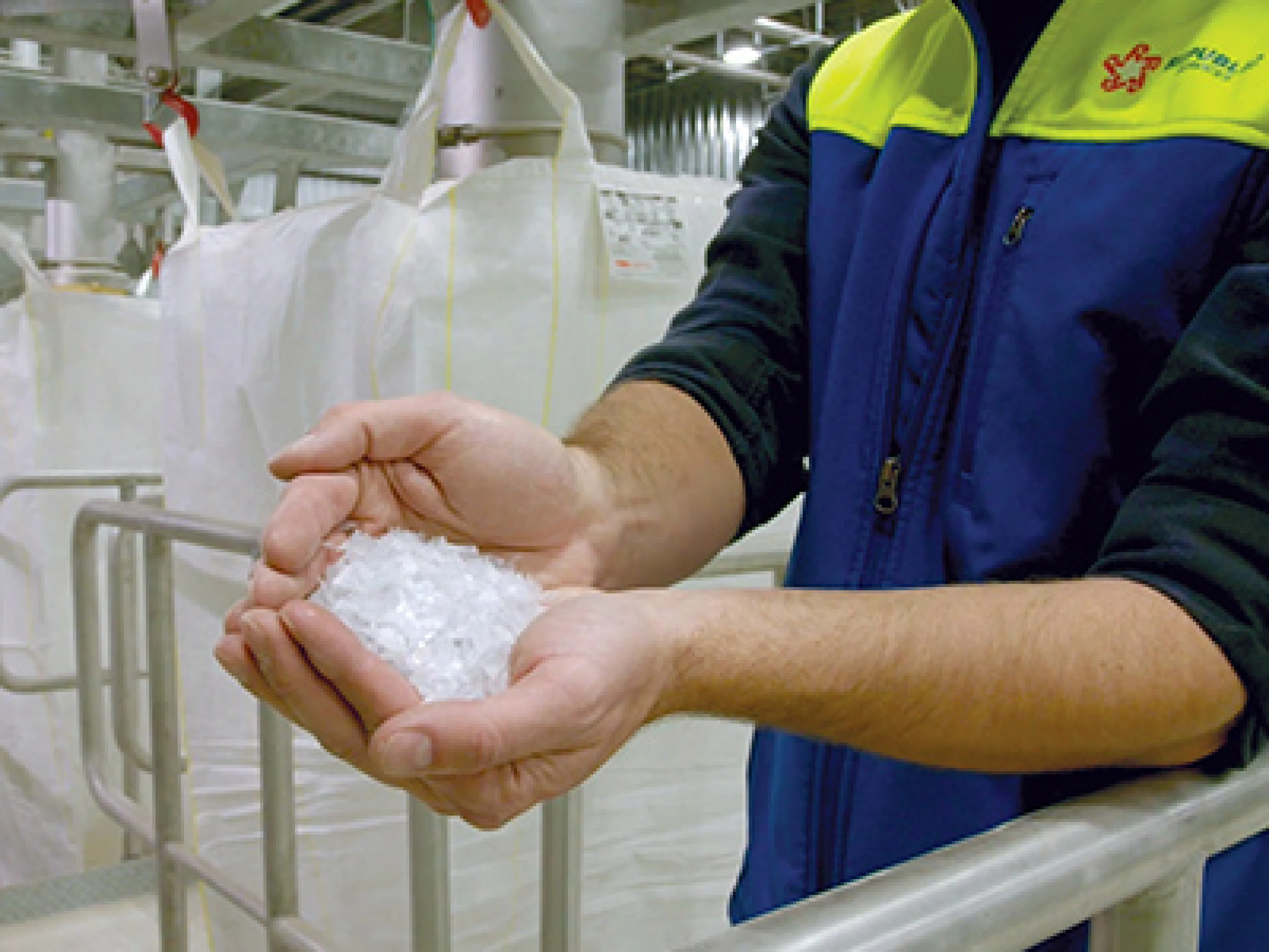 Krones lieferte die gesamte Recycling-Anlage von der Sortieranlage und den Schneidmühlen über Waschlinie und Flake-Sortierung bis hin zu Utilities