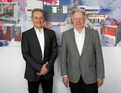 Michael Wittmann (l.) und Dr. Werner Wittmann (r.) leiten ab Mai 2026 gemeinsam alle Geschäftsbereiche der Wittmann Gruppe