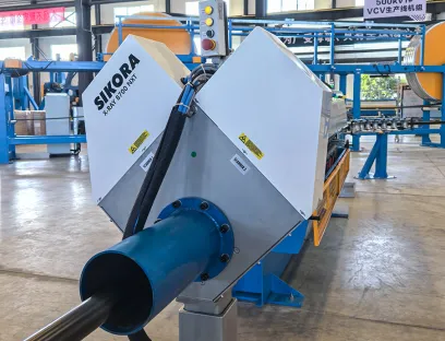 Kabelproduktion: Das am kalten Ende der Produktionslinie installierte „X-RAY 8700 NXT“ misst die Exzentrizität sowie die Wandstärke der äußeren Abschirmung, der Isolierschicht und der inneren Abschirmung des abgekühlten Kabels