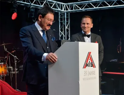 Siegmar Römhild (li.) mit Sohn Daniel (re.) bei der Übergabe des Staffelstabes