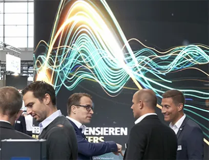 Auf dem „Round Table zur Fakuma 2024“ diskutiert eine Expertenrunde über Digitalisierung, Bild: P. E. Schall Fakuma