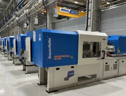 Wunschmaschine ab Werk: Der neue Krauss-Maffei Showroom in Parsdorf bietet Platz für eine große Auswahl an Spritzgießmaschinen und Automation, Bild: Krauss-Maffei Der neue Krauss-Maffei Showroom in Parsdorf bietet Platz für eine große Auswahl an Spritzgießmaschinen und Automation