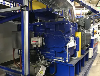 Die EPU (graue Box) nimmt alle Sensor-Daten auf und sendet die gesammelten Messwerte in kurzen Intervallen verschlüsselt via Mobilfunk an die hochverfügbaren und speziell abgesicherten Rechenzentren von SEW-Eurodrive, Bild: Carlisle Die EPU (graue Box) nimmt alle Sensor-Daten auf und sendet die gesammelten Messwerte in kurzen Intervallen verschlüsselt via Mobilfunk an die hochverfügbaren und speziell abgesicherten Rechenzentren von SEW-Eurodrive