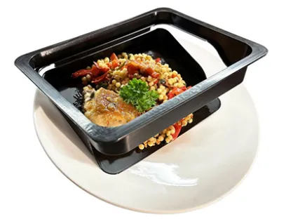 Mit der neuentwickelten Dünnwandverpackung lassen sich Fertiggerichte sehr leicht und appetitlich auf dem Teller anrichten, Bild: Wittmann Dünnwandverpackung für Fertiggerichte