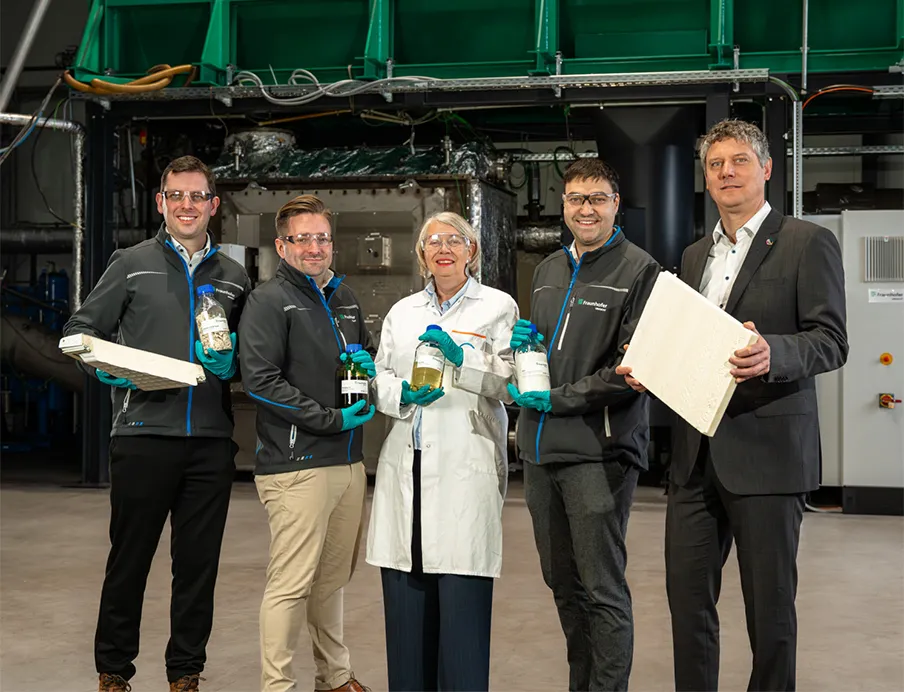 Covestro und Fraunhofer Umsicht starten Zusammenarbeit für wegweisendes Polyurethan-Hartschaum-Recycling