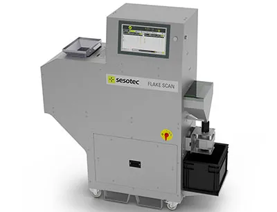 Mit dem Analysesystem "Flake Scan" von Sesotec lassen sich in wenigen Minuten die Qualität von Kunststoff-Flakes und -Mahlgütern effizient und präzise bestimmen, Bild: Sesotec Analysesystem "Flake Scan" von Sesotec
