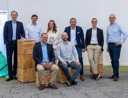 Bringen gemeinsam die Kreislaufwirtschaft voran: v.l.n.r. stehend: Ralf Müller (Yncoris), Benjamin Rump (Matterr), Melanie Hackler (Matterr), Christoph Kappenhagen (Yncoris), Jan Rückold (Matterr), Pierre Kramer (Yncoris), links unten: Sebastian Trunk (Yncoris), Clemens Müller (Matterr)