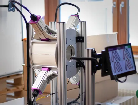 Inline-Inspektion: KI-basierte Inspektionssysteme mit 360-Grad-Erfassung für die Qualitätskontrolle von sensiblen Extrusionsprodukten