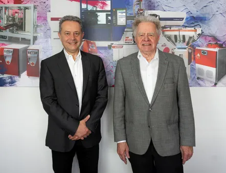 Michael Wittmann (l.) und Dr. Werner Wittmann (r.) leiten ab Mai 2026 gemeinsam alle Geschäftsbereiche der Wittmann Gruppe
