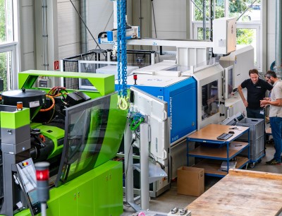 Im SKZ-Technikum in Würzburg laufen die Versuche zum Forschungsprojekt „DarWIN“ auf verschiedenen Spritzgießmaschinen