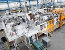 Landesrekord: Mit einer Schließkraft von 40.000 kN ist die MX 4000-75000 von Krauss-Maffei die größte Spritzgießmaschine in der Schweiz